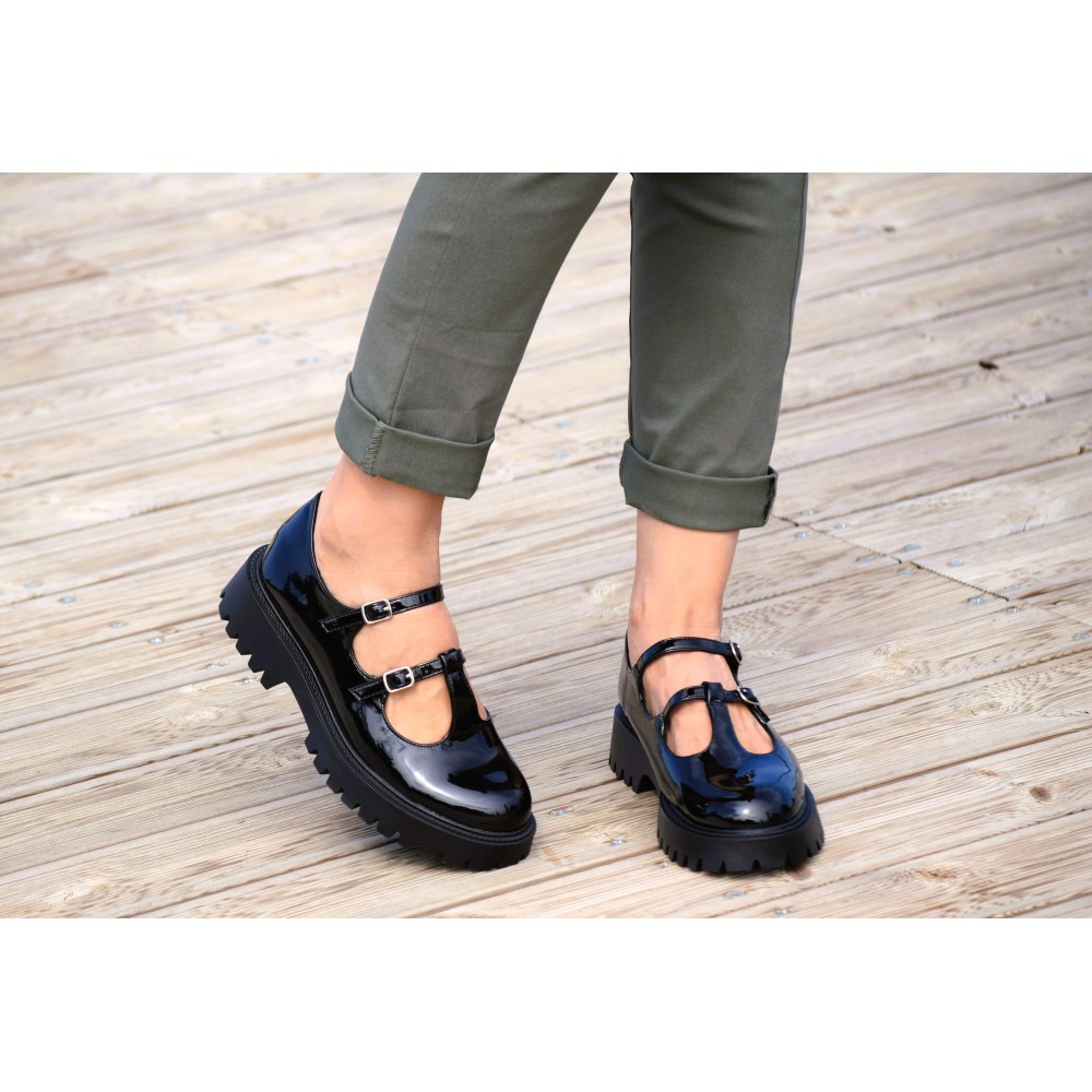  Loafers με μπαρέτα GOU41