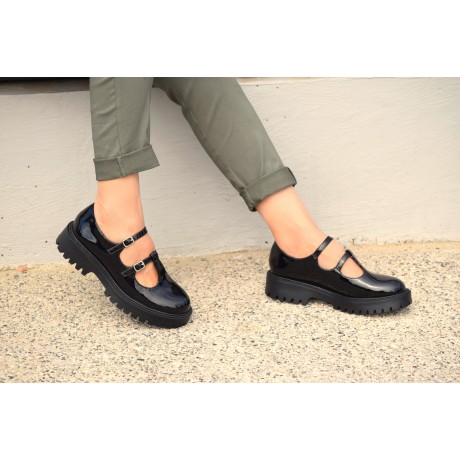  Loafers με μπαρέτα GOU41
