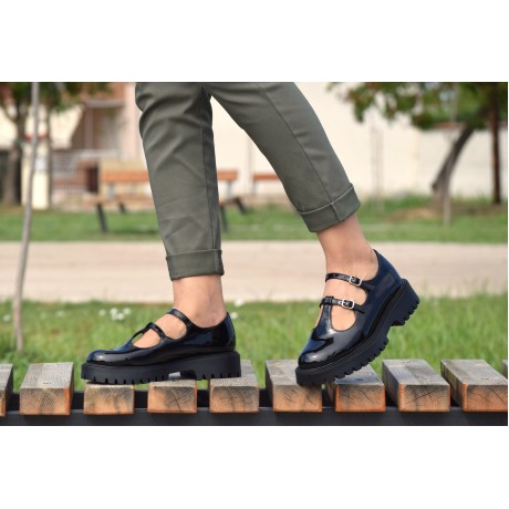  Loafers με μπαρέτα GOU41