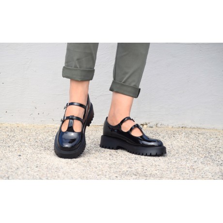  Loafers με μπαρέτα GOU41